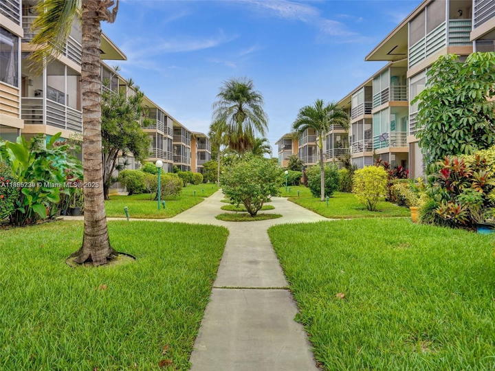 Real estate property located at 1395 167th St #315, Miami-dade, Mar-len Gardens No 10 Cor, Miami, FL