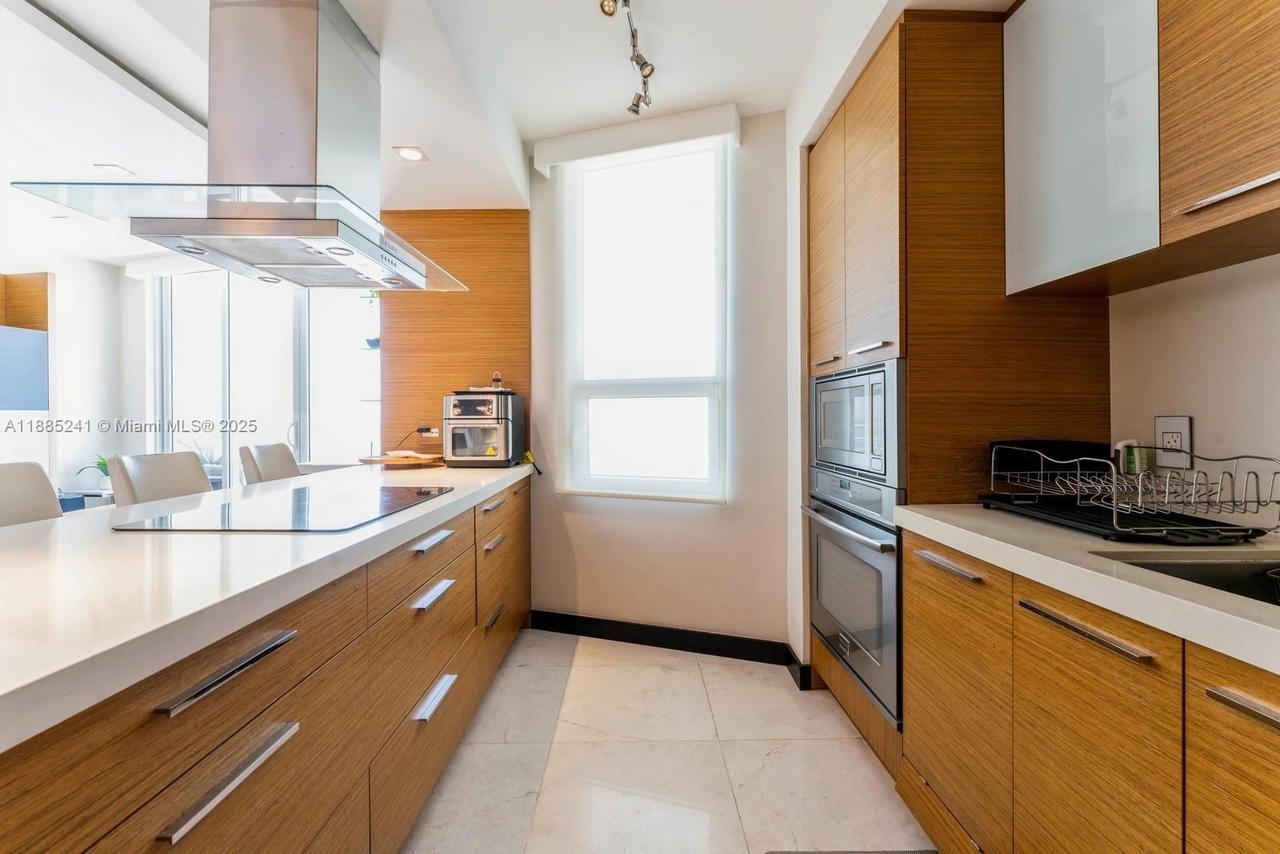 Real estate property located at 808 Brickell Key #1406, Miami-dade, Two Tequesta Point Condo, Miami, FL