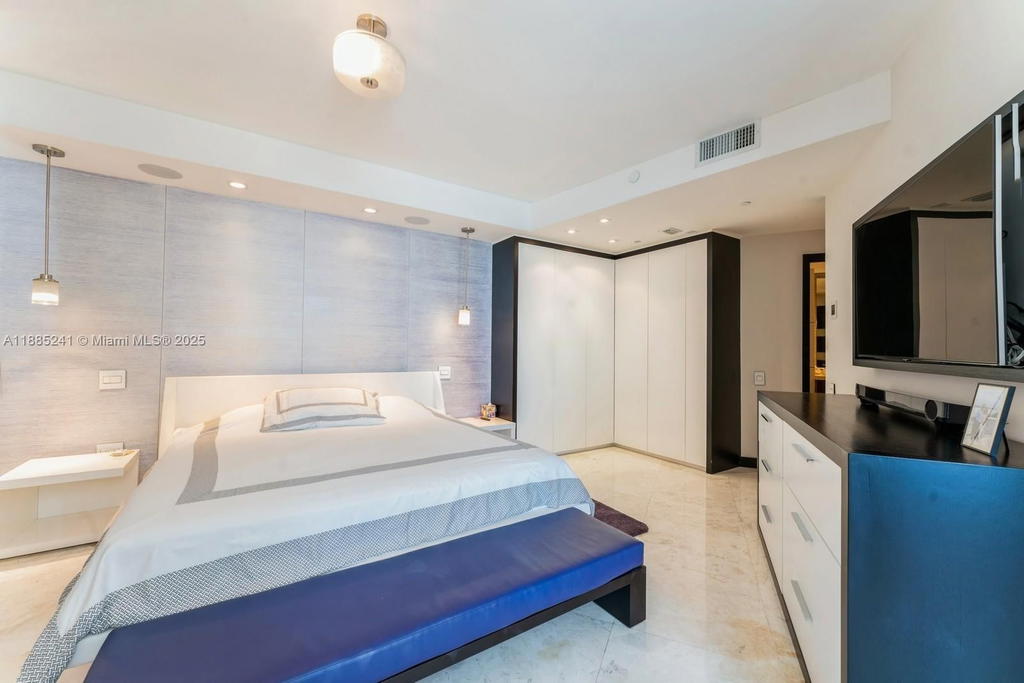 Real estate property located at 808 Brickell Key #1406, Miami-dade, Two Tequesta Point Condo, Miami, FL