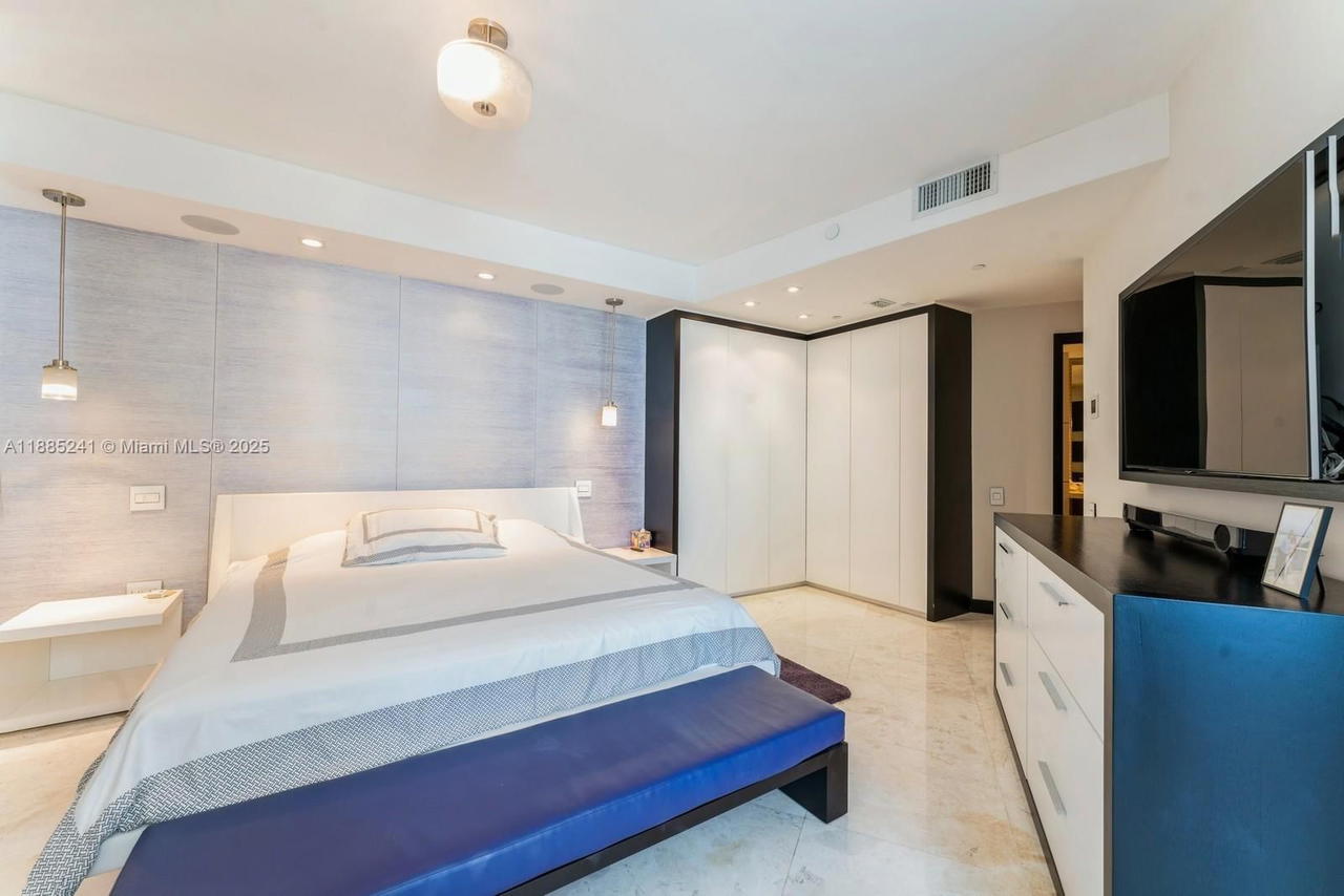 Real estate property located at 808 Brickell Key #1406, Miami-dade, Two Tequesta Point Condo, Miami, FL