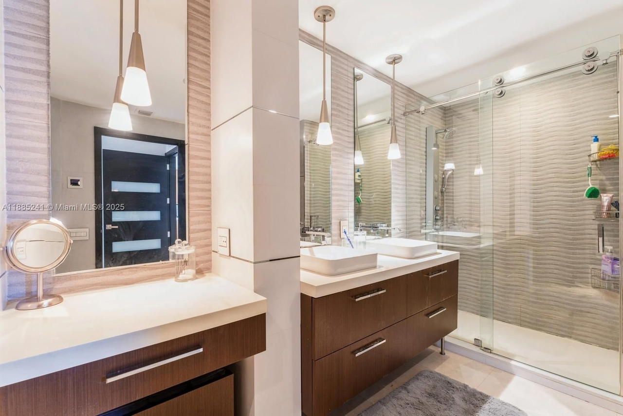 Real estate property located at 808 Brickell Key #1406, Miami-dade, Two Tequesta Point Condo, Miami, FL