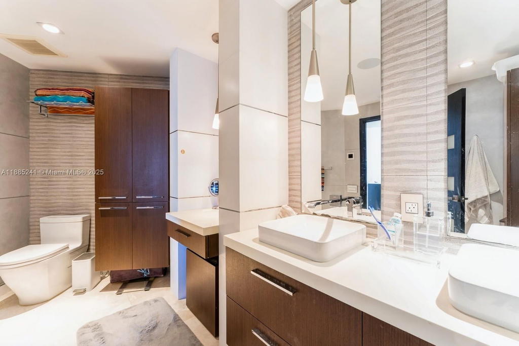 Real estate property located at 808 Brickell Key #1406, Miami-dade, Two Tequesta Point Condo, Miami, FL