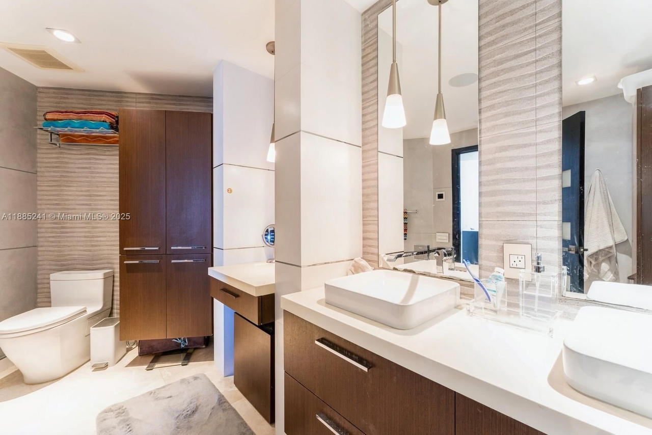 Real estate property located at 808 Brickell Key #1406, Miami-dade, Two Tequesta Point Condo, Miami, FL