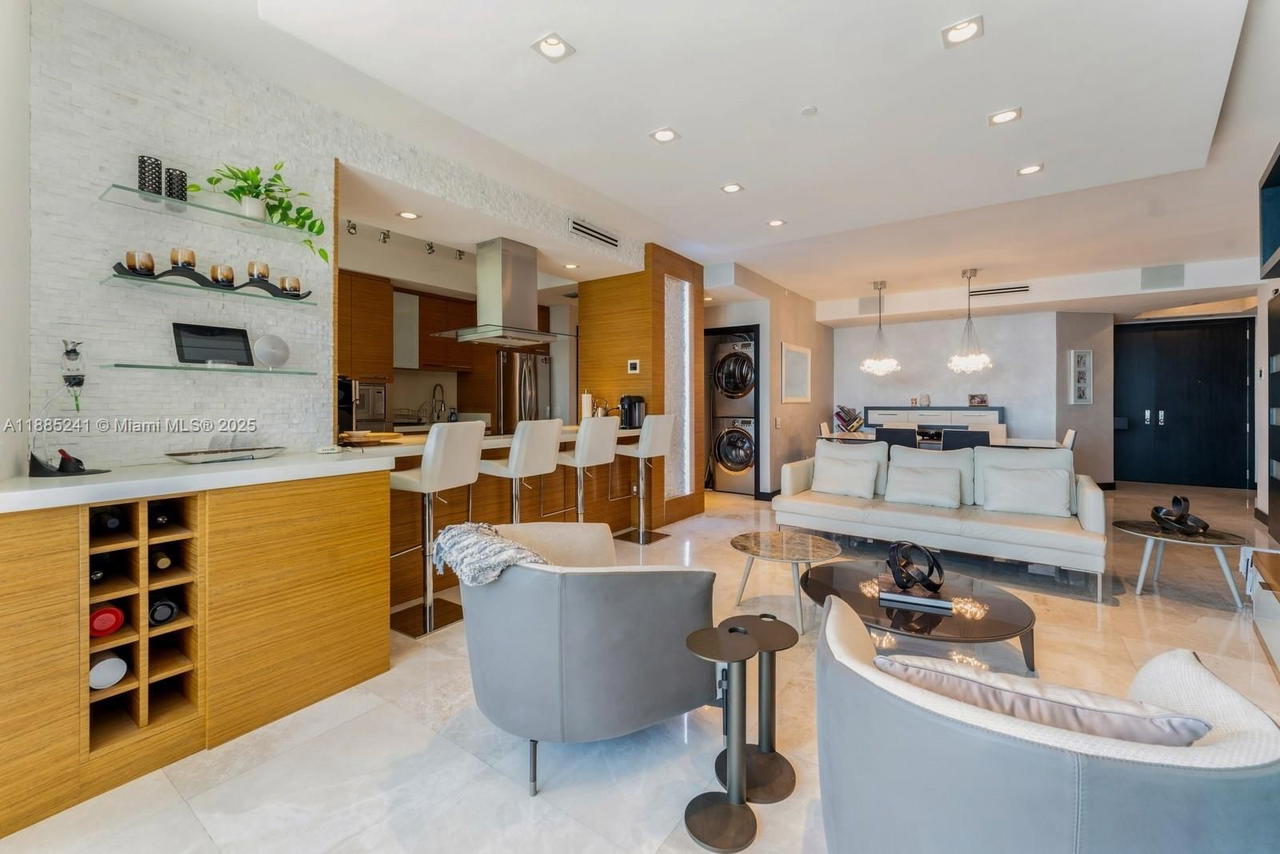 Real estate property located at 808 Brickell Key #1406, Miami-dade, Two Tequesta Point Condo, Miami, FL