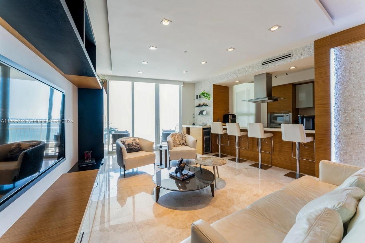 Real estate property located at 808 Brickell Key #1406, Miami-dade, Two Tequesta Point Condo, Miami, FL
