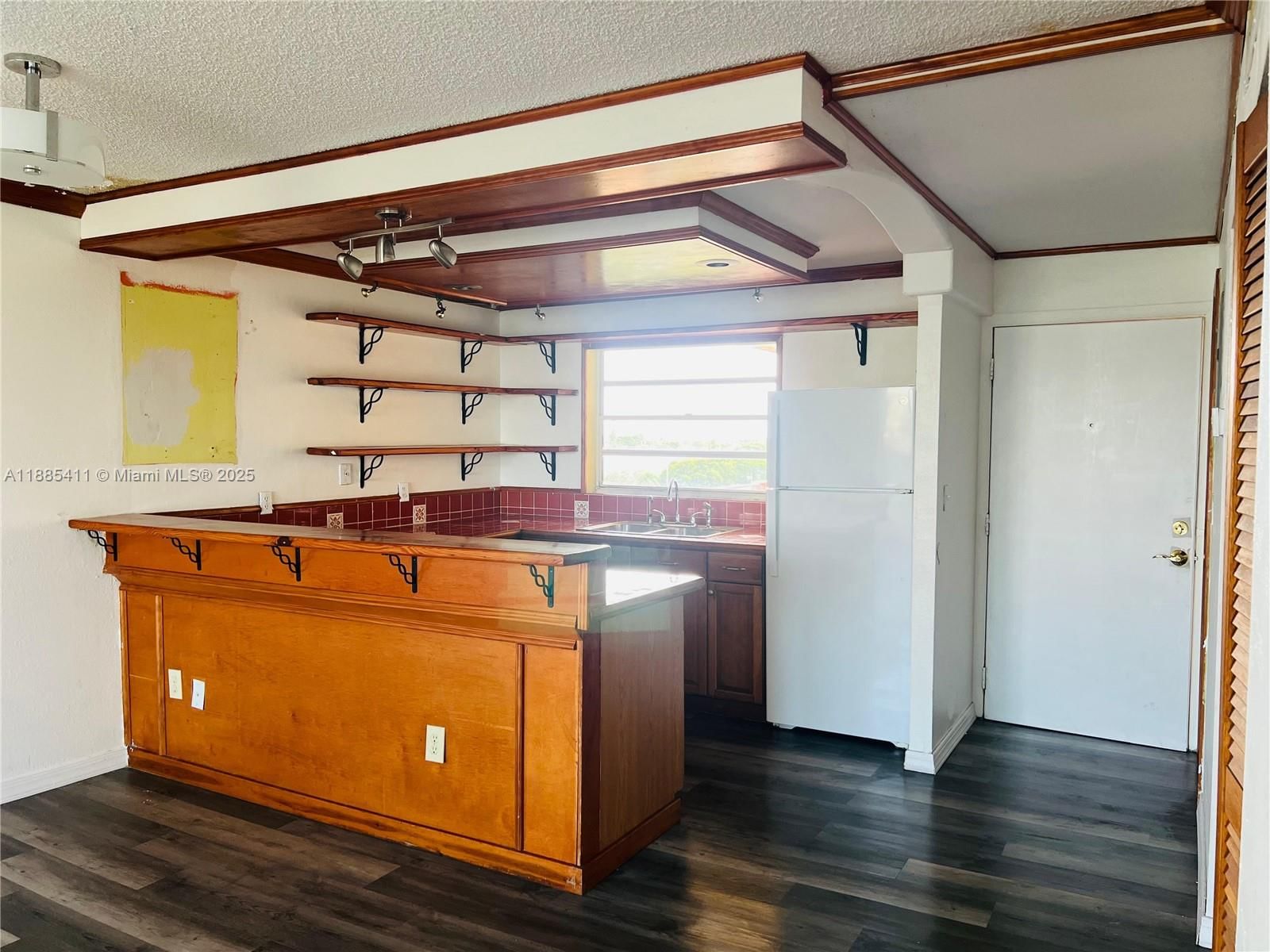 Real estate property located at 16400 17th Ave #701, Miami-dade, Three Seasons Condo Bldg, North Miami Beach, FL