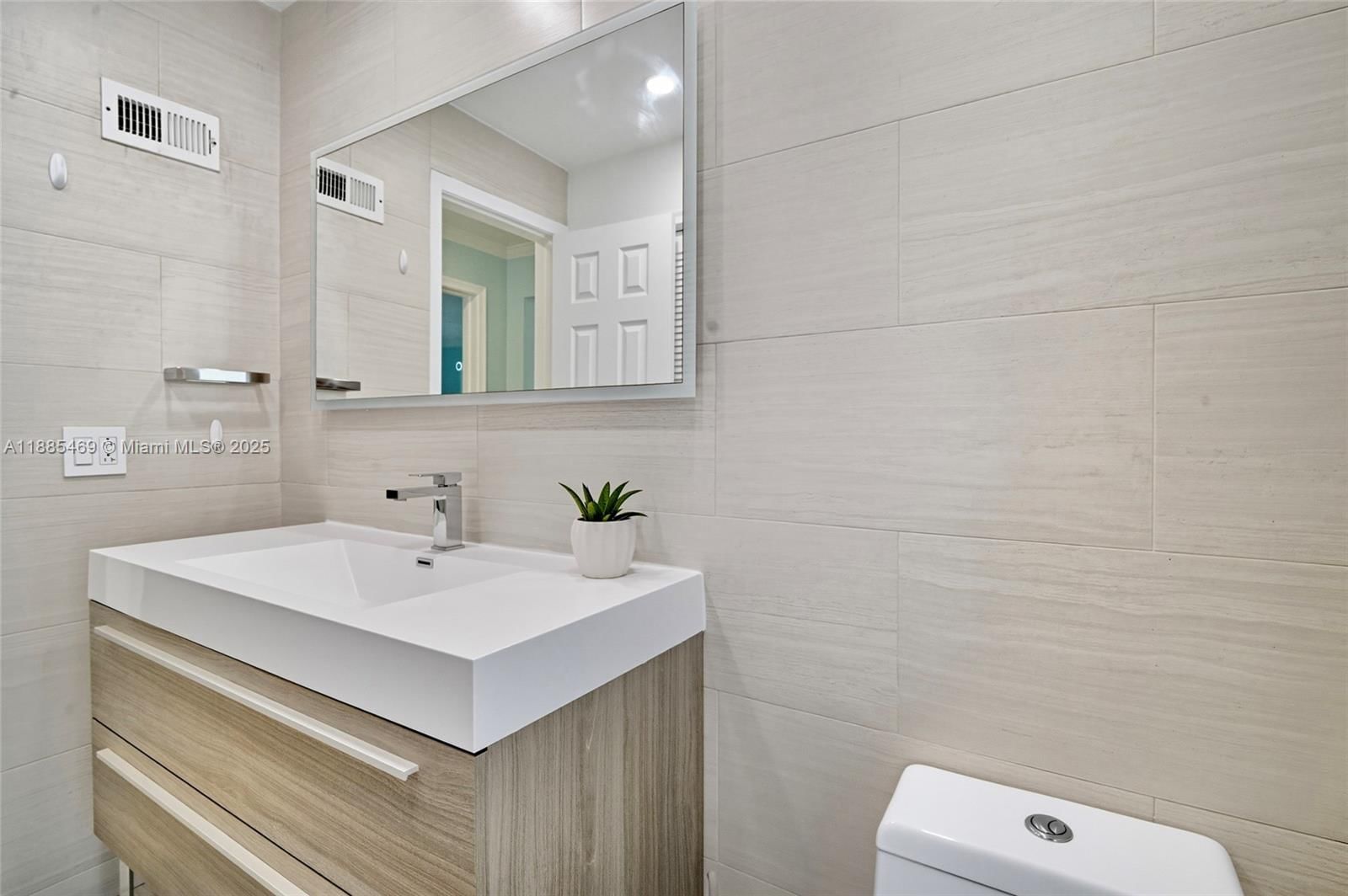 Real estate property located at 9710 Sunset Strip, Broward, Sunrise Golf Village Sec, Sunrise, FL