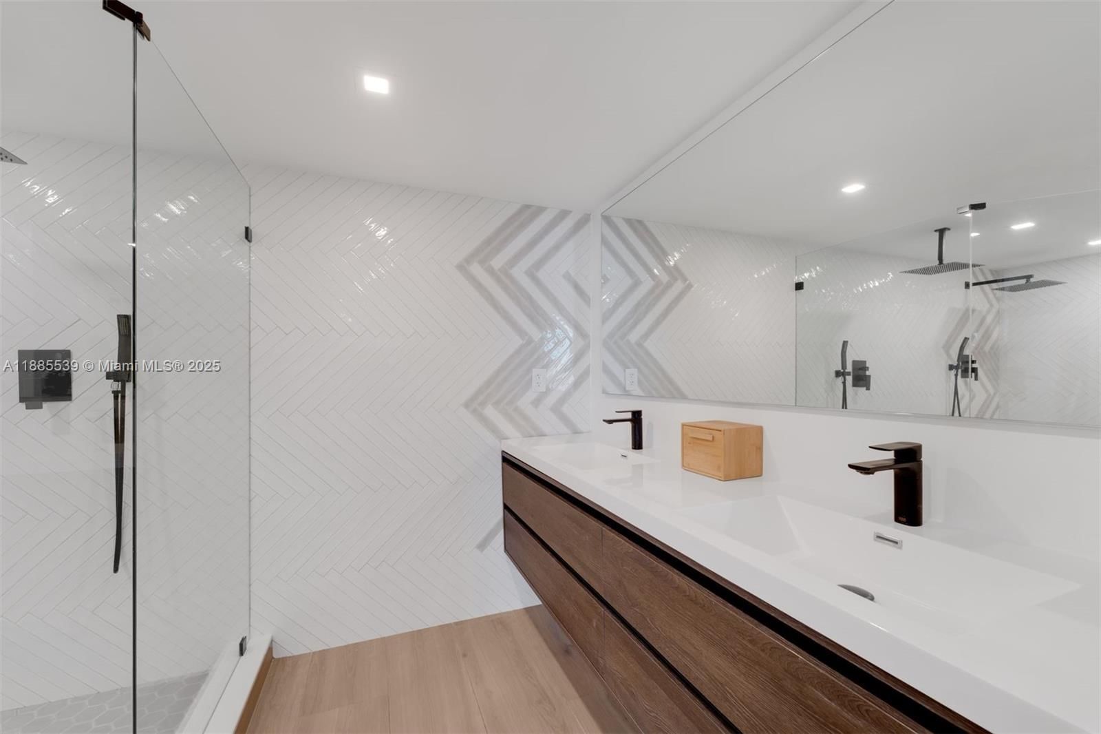 Real estate property located at 4000 Towerside Ter #2211, Miami-dade, The Towers Of Quayside Co, Miami, FL