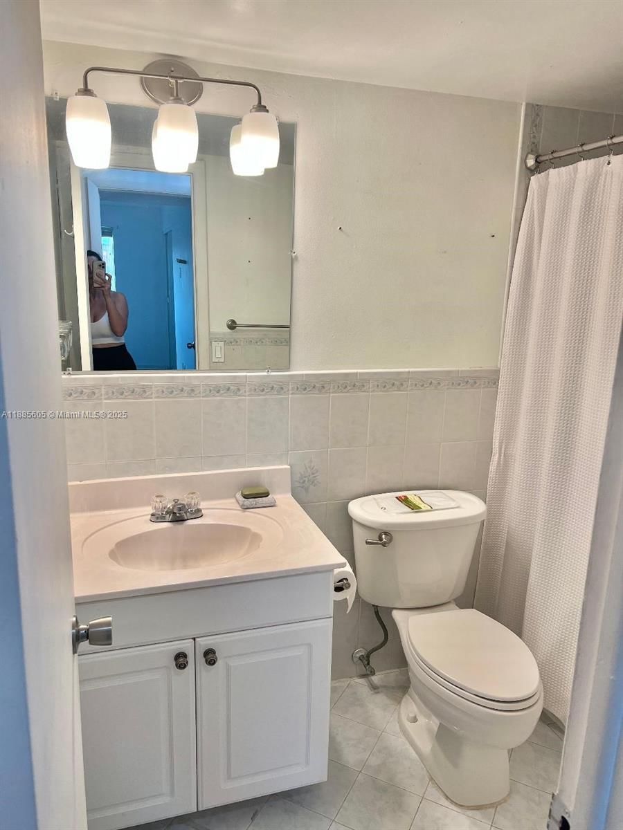 Real estate property located at 1300 53rd St #18, Miami-dade, Westland Plaza Gardens Co, Hialeah, FL