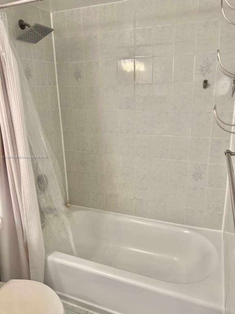 Real estate property located at 1300 53rd St #18, Miami-dade, Westland Plaza Gardens Co, Hialeah, FL