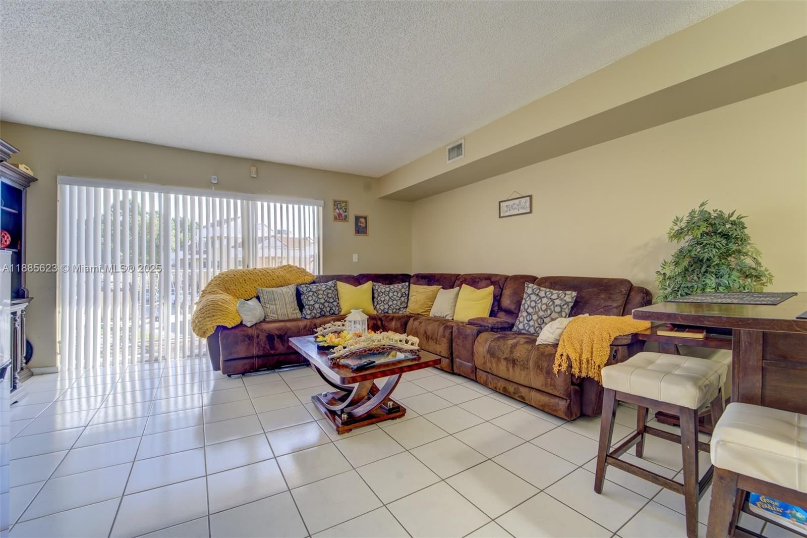 Real estate property located at 14915 80th St #205, Miami-dade, The Seasons Villas & Thms, Miami, FL