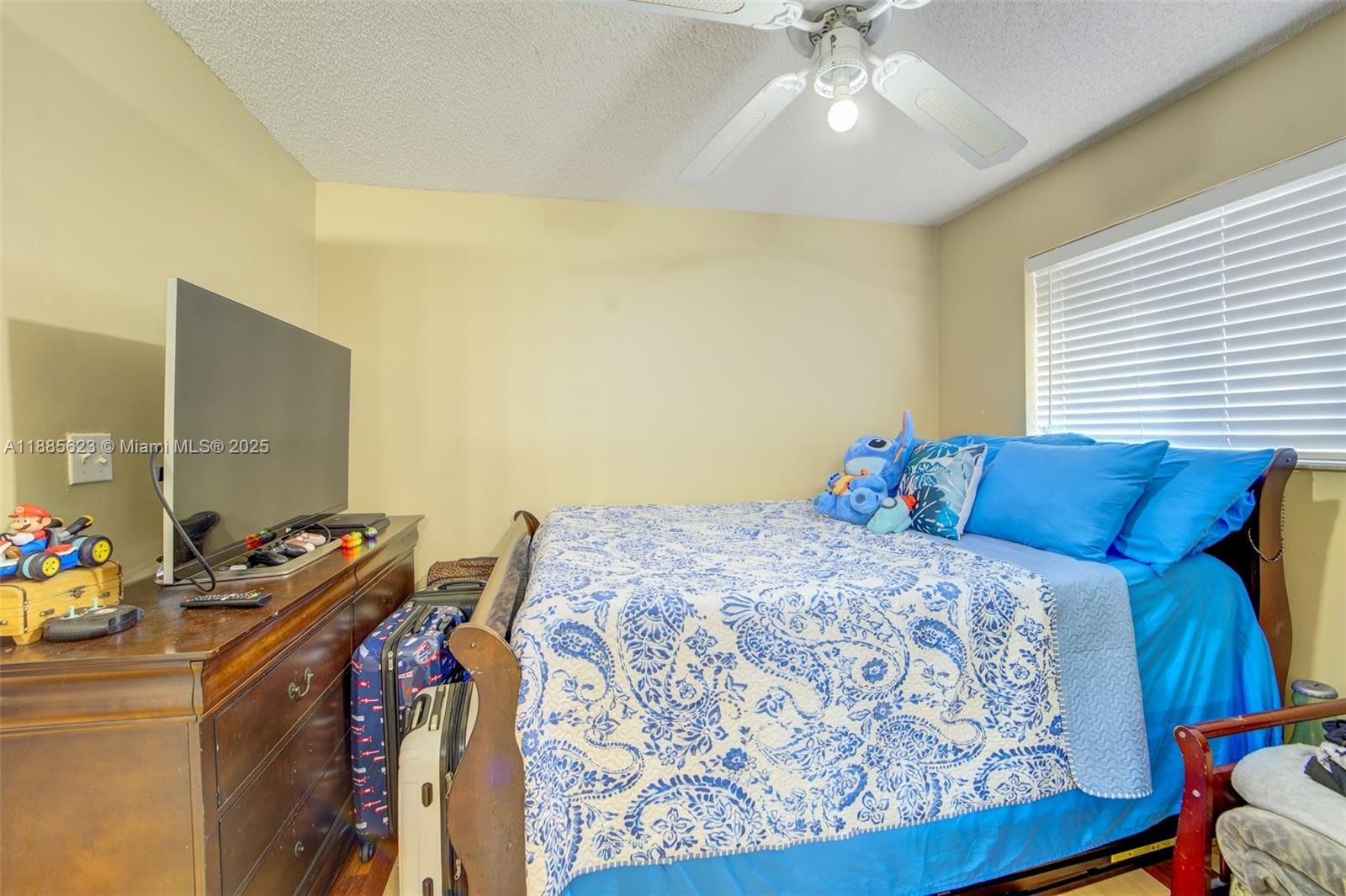 Real estate property located at 14915 80th St #205, Miami-dade, The Seasons Villas & Thms, Miami, FL