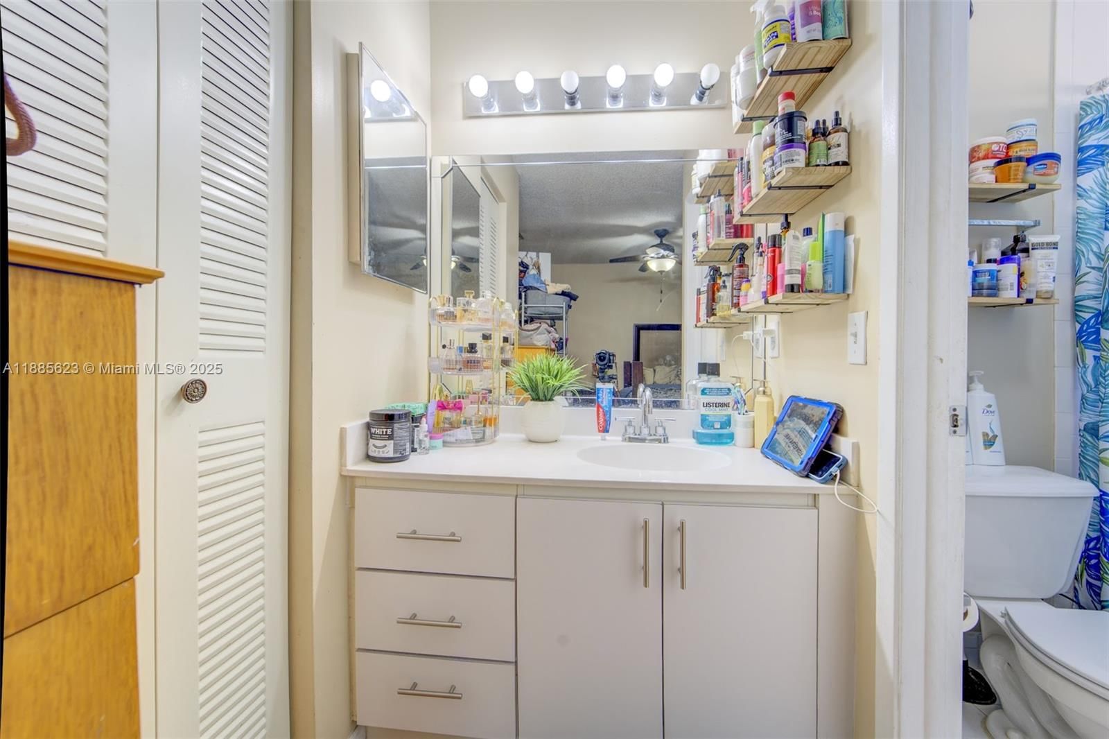 Real estate property located at 14915 80th St #205, Miami-dade, The Seasons Villas & Thms, Miami, FL