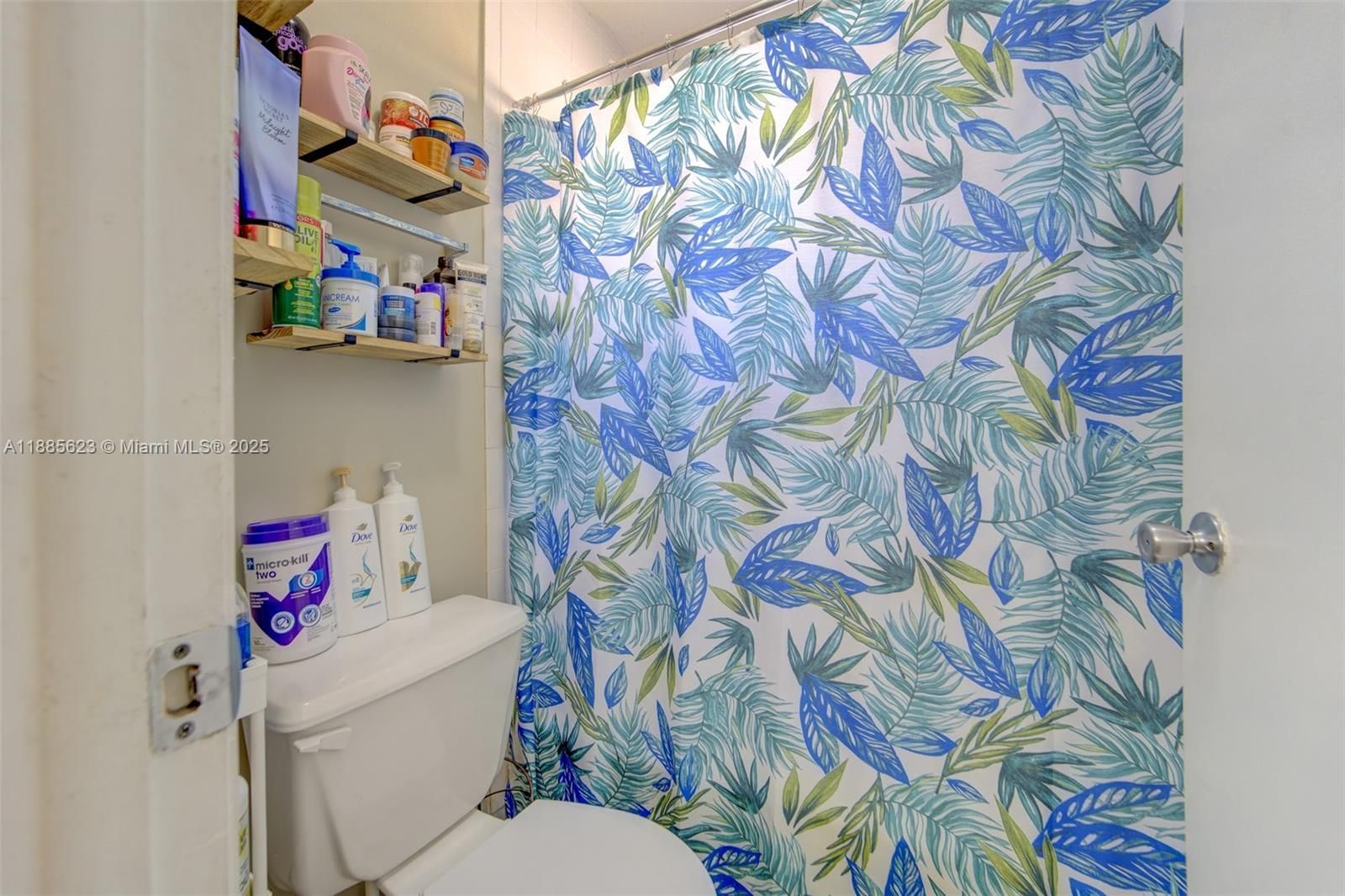 Real estate property located at 14915 80th St #205, Miami-dade, The Seasons Villas & Thms, Miami, FL