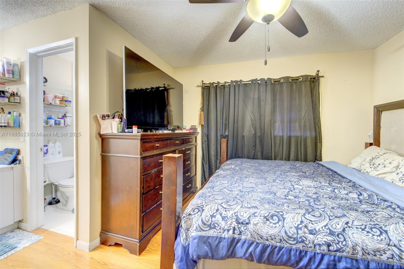 Real estate property located at 14915 80th St #205, Miami-dade, The Seasons Villas & Thms, Miami, FL