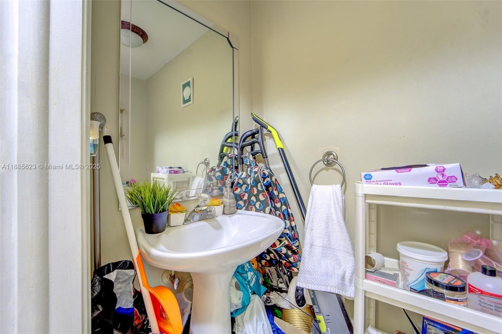Real estate property located at 14915 80th St #205, Miami-dade, The Seasons Villas & Thms, Miami, FL