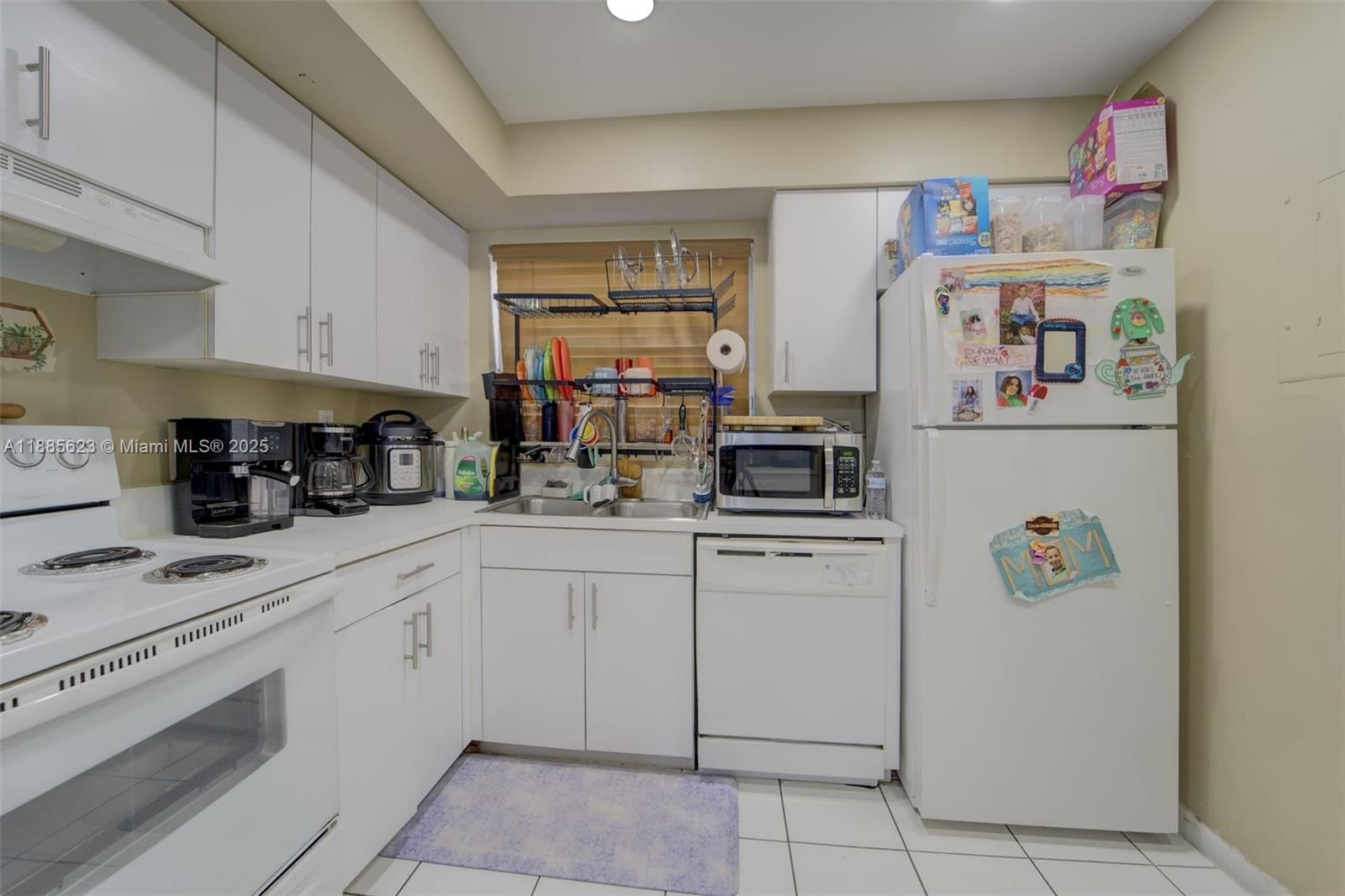 Real estate property located at 14915 80th St #205, Miami-dade, The Seasons Villas & Thms, Miami, FL