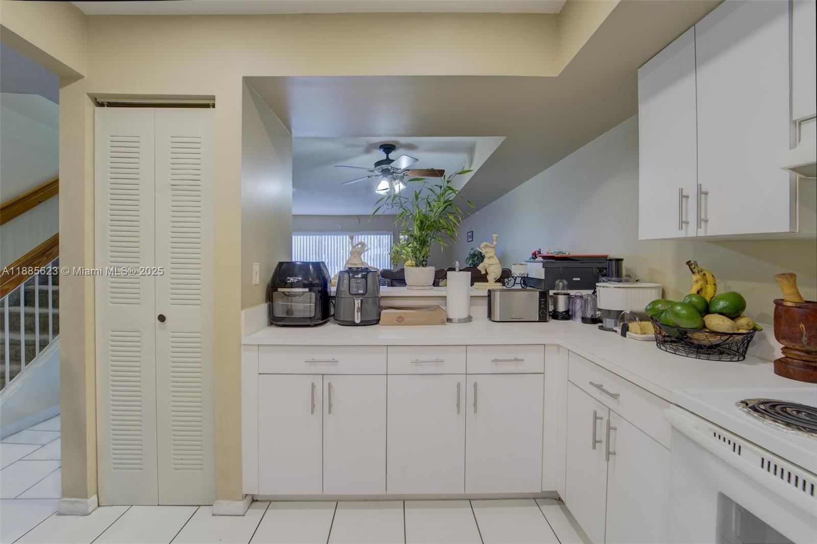Real estate property located at 14915 80th St #205, Miami-dade, The Seasons Villas & Thms, Miami, FL