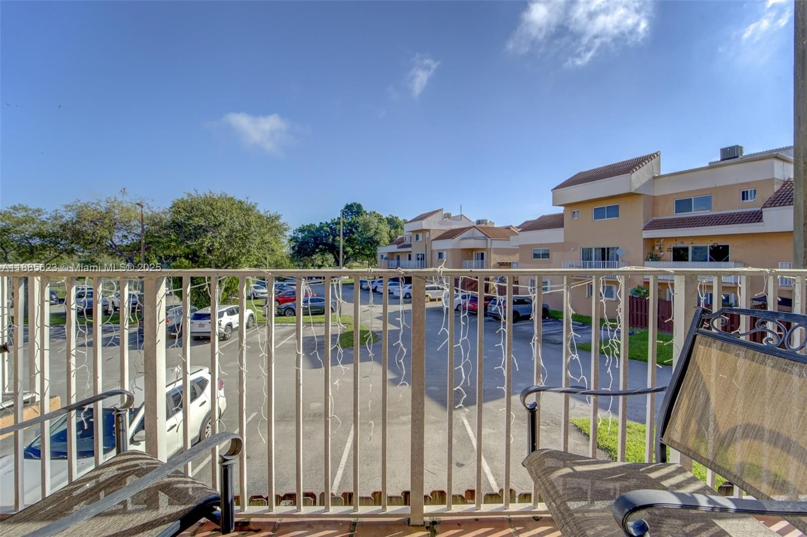 Real estate property located at 14915 80th St #205, Miami-dade, The Seasons Villas & Thms, Miami, FL