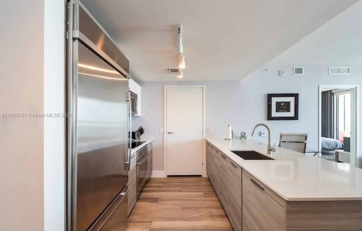 Real estate property located at 1300 Brickell Bay Dr #3205, Miami-dade, Brickellhouse Condo, Miami, FL