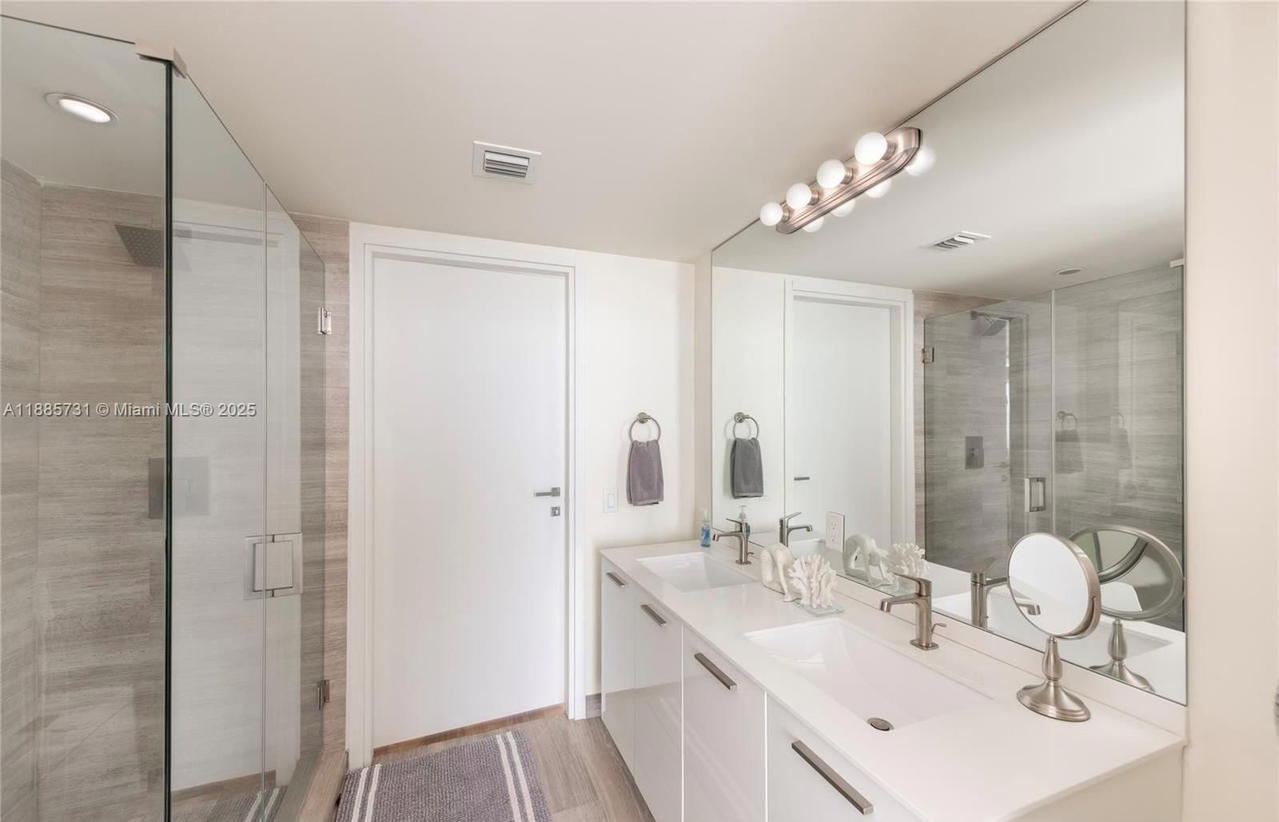 Real estate property located at 1300 Brickell Bay Dr #3205, Miami-dade, Brickellhouse Condo, Miami, FL