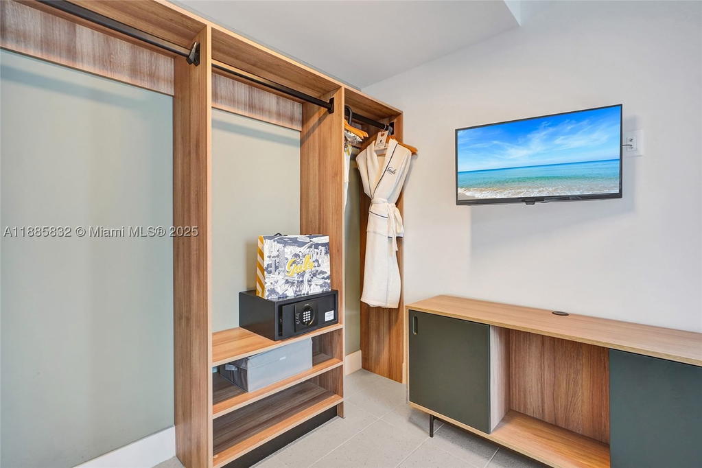 Real estate property located at 159 6th St #3302, Miami-dade, Downtown Miami, Miami, FL