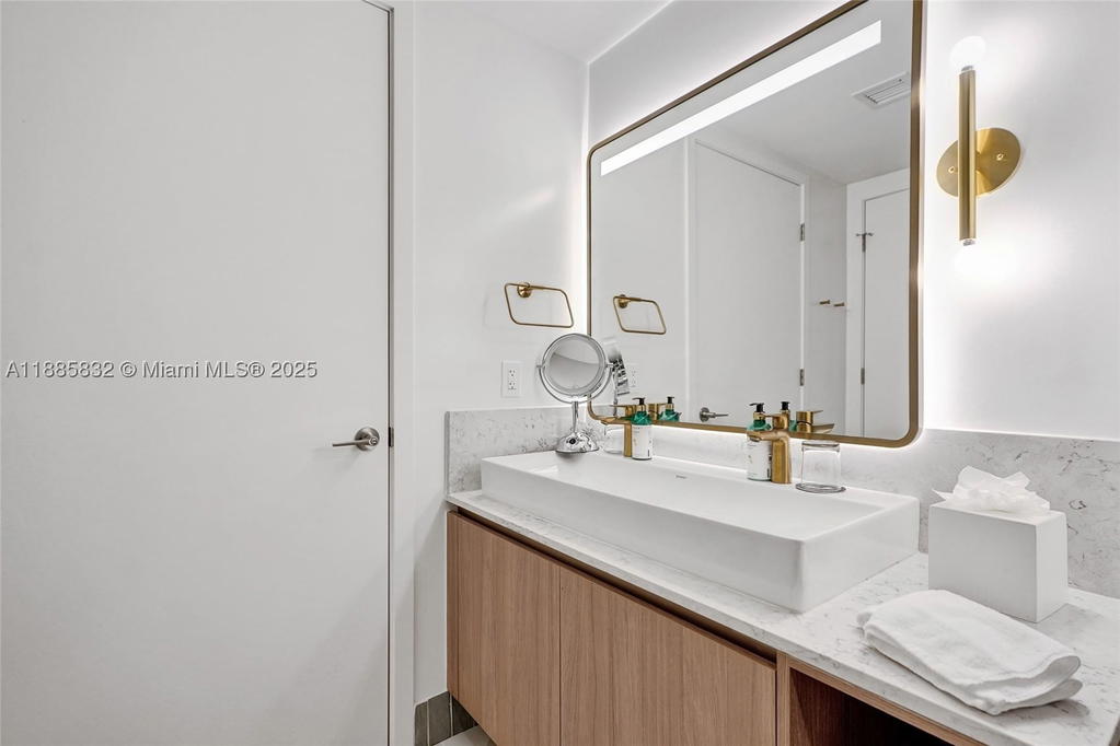 Real estate property located at 159 6th St #3302, Miami-dade, Downtown Miami, Miami, FL