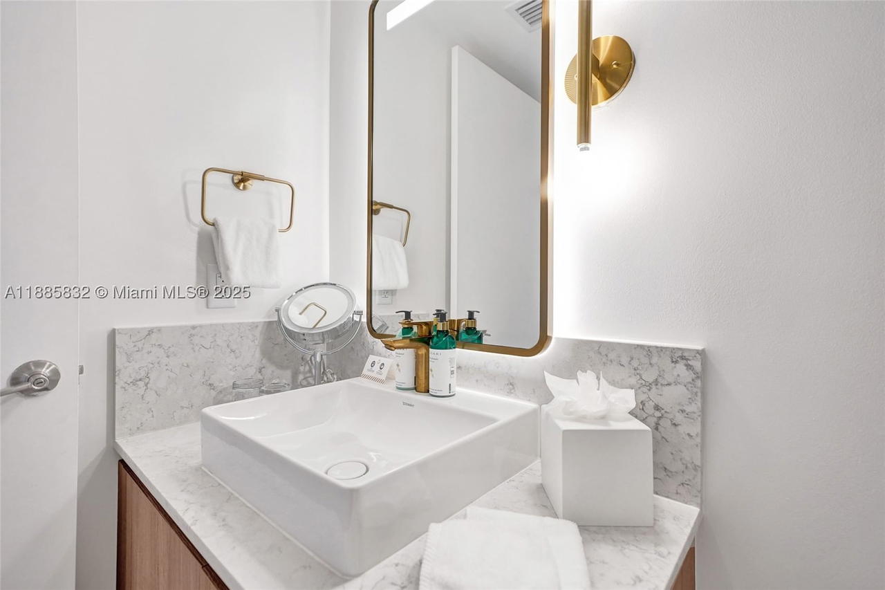 Real estate property located at 159 6th St #3302, Miami-dade, Downtown Miami, Miami, FL