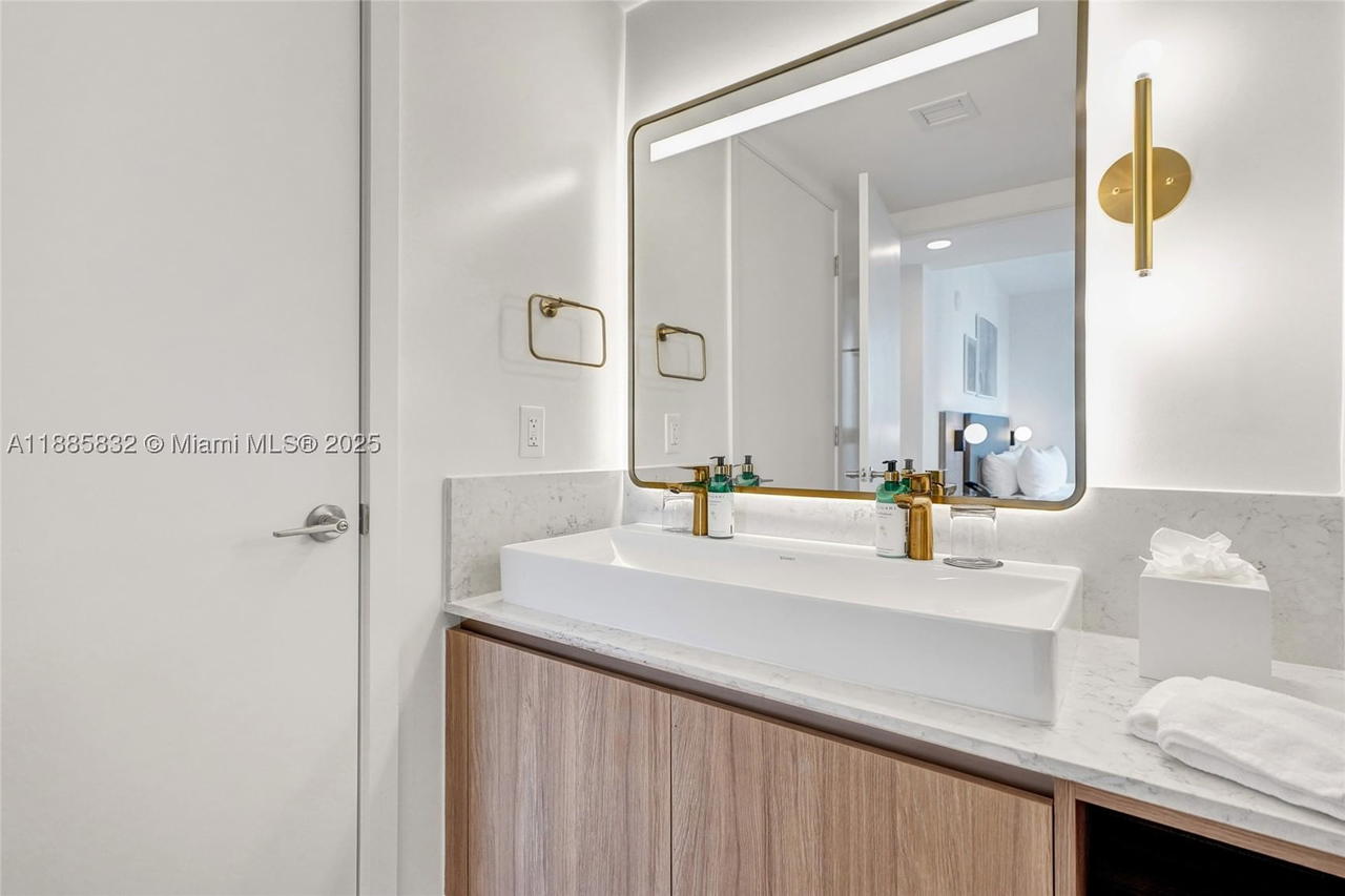 Real estate property located at 159 6th St #3302, Miami-dade, Downtown Miami, Miami, FL