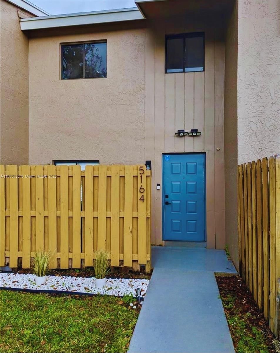 Real estate property located at 5164 University Dr, Broward, Saddle-up Plat 113-36 B Po, Davie, FL