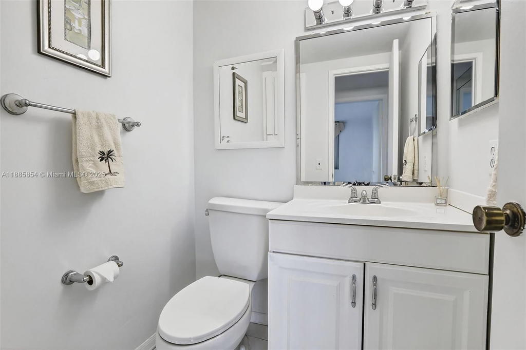 Real estate property located at 4200 Hillcrest Dr #308, Broward, Hillcrest East No 24 Cond, Hollywood, FL