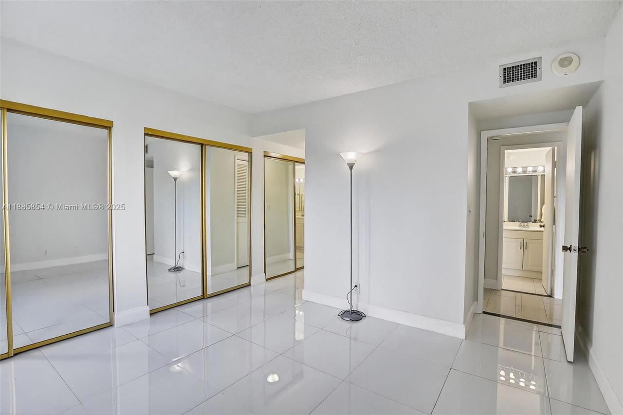 Real estate property located at 4200 Hillcrest Dr #308, Broward, Hillcrest East No 24 Cond, Hollywood, FL