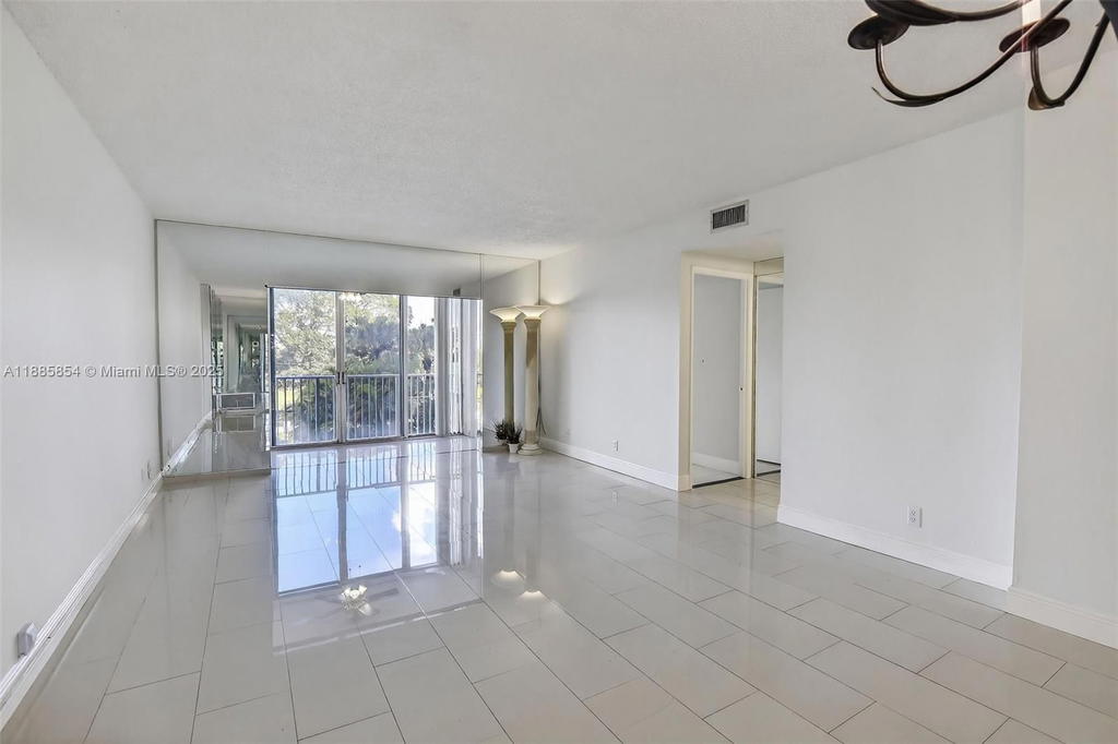 Real estate property located at 4200 Hillcrest Dr #308, Broward, Hillcrest East No 24 Cond, Hollywood, FL