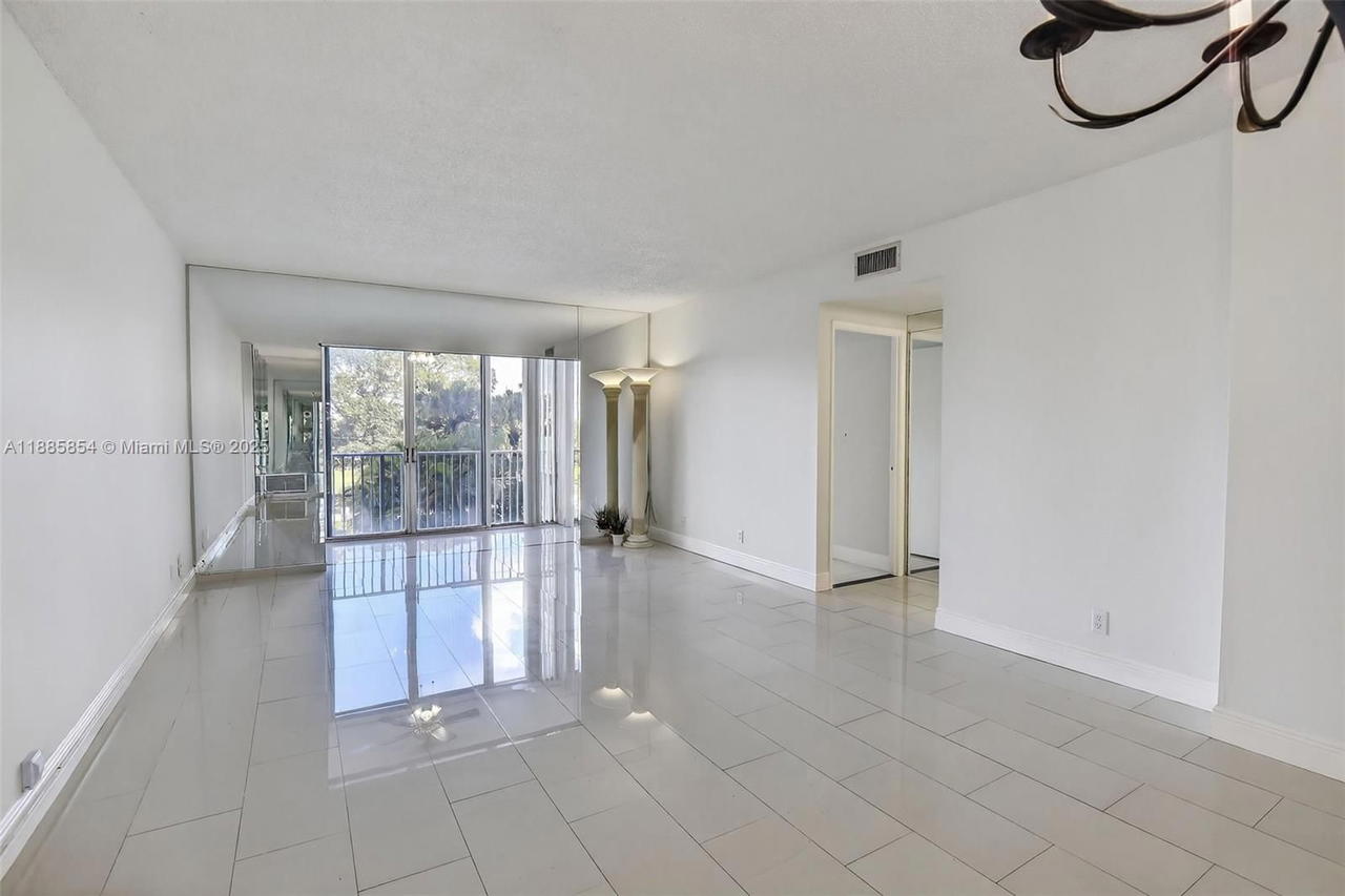 Real estate property located at 4200 Hillcrest Dr #308, Broward, Hillcrest East No 24 Cond, Hollywood, FL