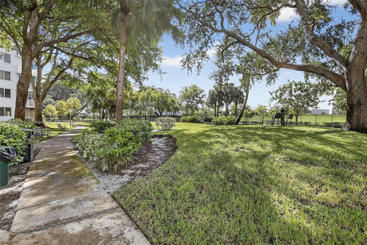 Real estate property located at 4200 Hillcrest Dr #308, Broward, Hillcrest East No 24 Cond, Hollywood, FL