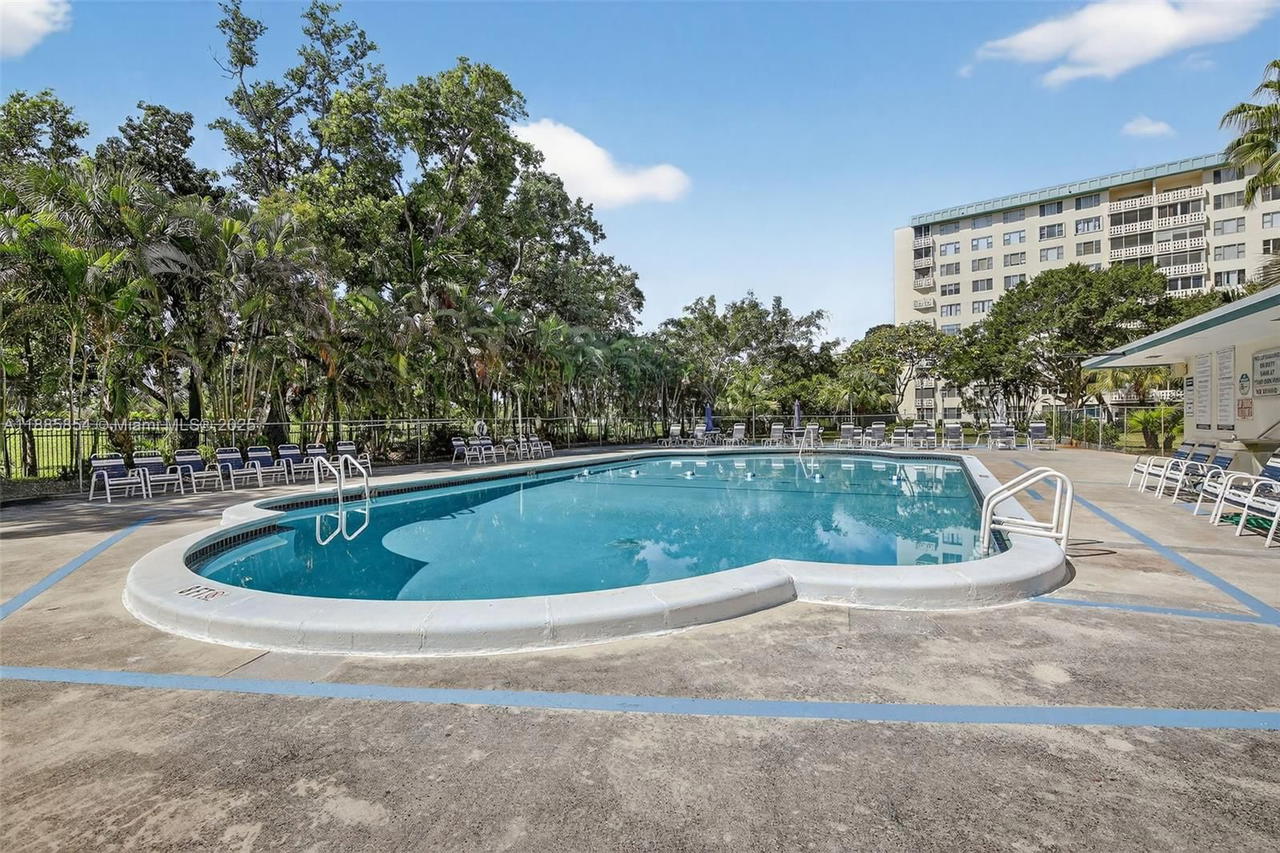 Real estate property located at 4200 Hillcrest Dr #308, Broward, Hillcrest East No 24 Cond, Hollywood, FL