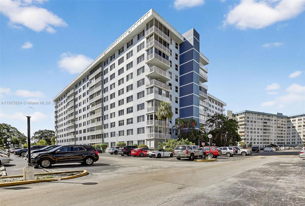 Real estate property located at 4200 Hillcrest Dr #308, Broward, Hillcrest East No 24 Cond, Hollywood, FL