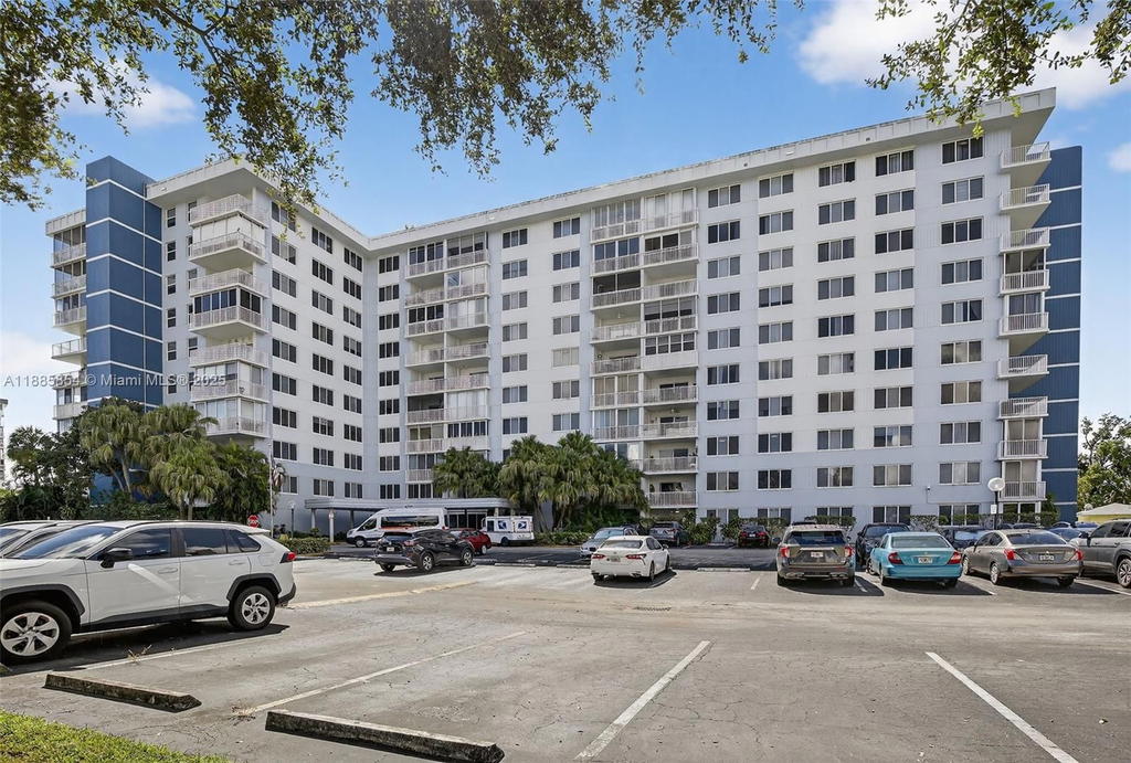 Real estate property located at 4200 Hillcrest Dr #308, Broward, Hillcrest East No 24 Cond, Hollywood, FL