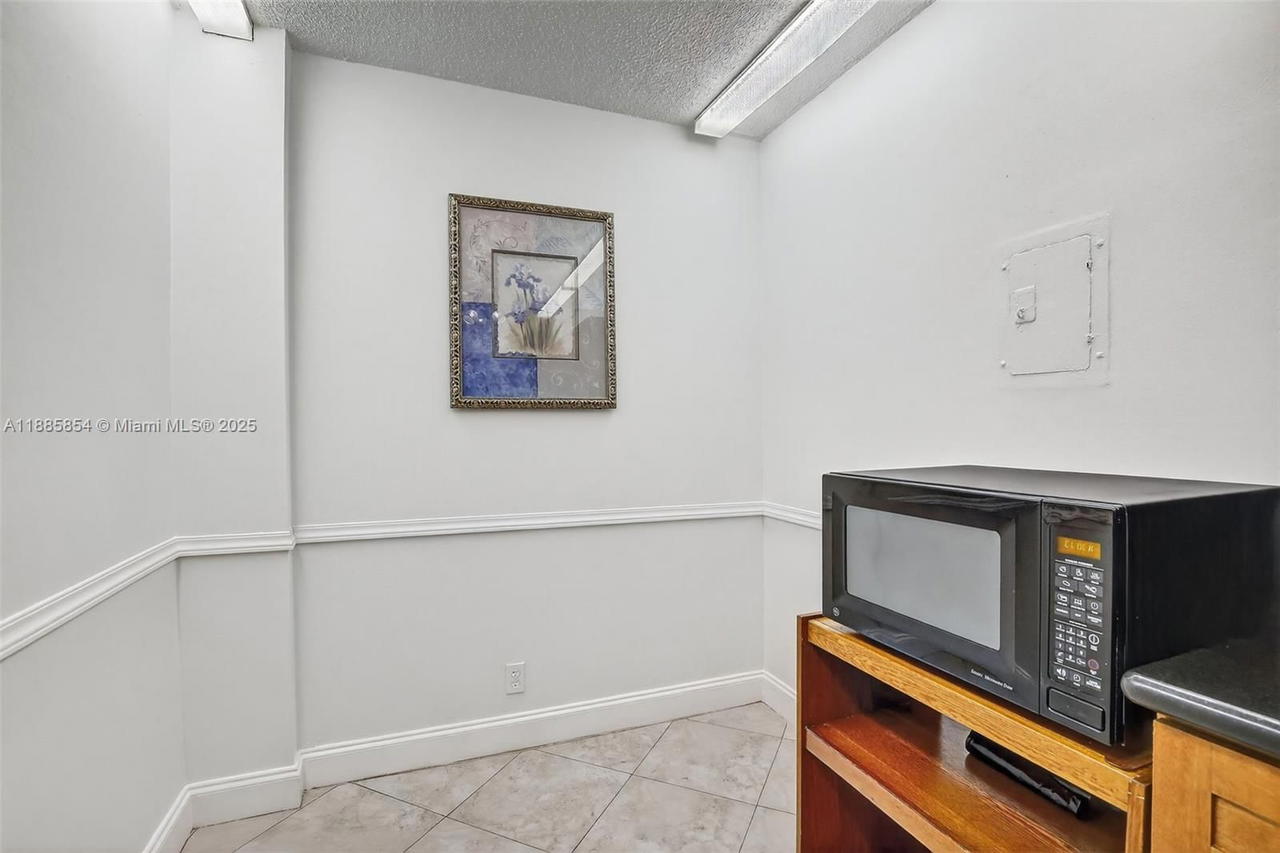 Real estate property located at 4200 Hillcrest Dr #308, Broward, Hillcrest East No 24 Cond, Hollywood, FL