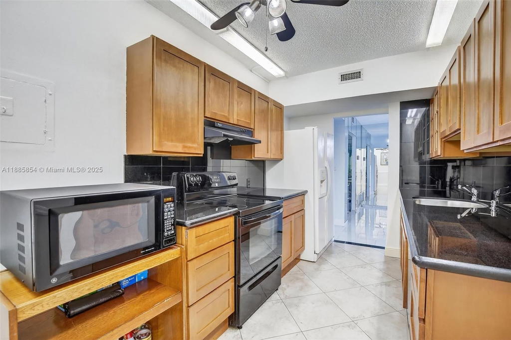 Real estate property located at 4200 Hillcrest Dr #308, Broward, Hillcrest East No 24 Cond, Hollywood, FL