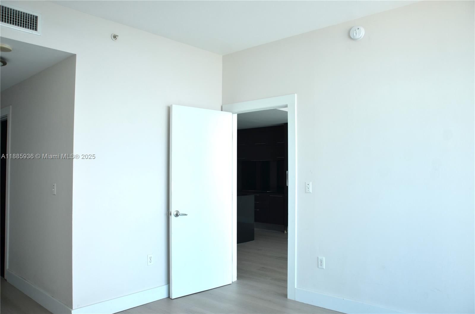 Real estate property located at 900 Biscayne Blvd #5104, Miami-dade, 900 Biscayne Bay Condo, Miami, FL