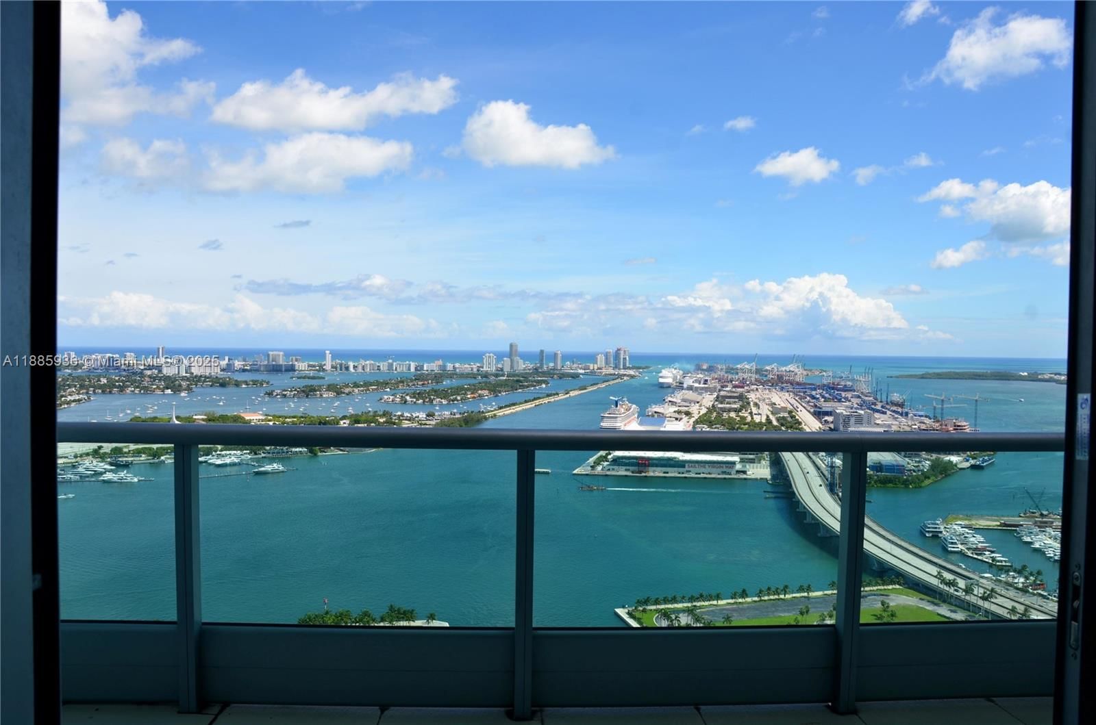 Real estate property located at 900 Biscayne Blvd #5104, Miami-dade, 900 Biscayne Bay Condo, Miami, FL