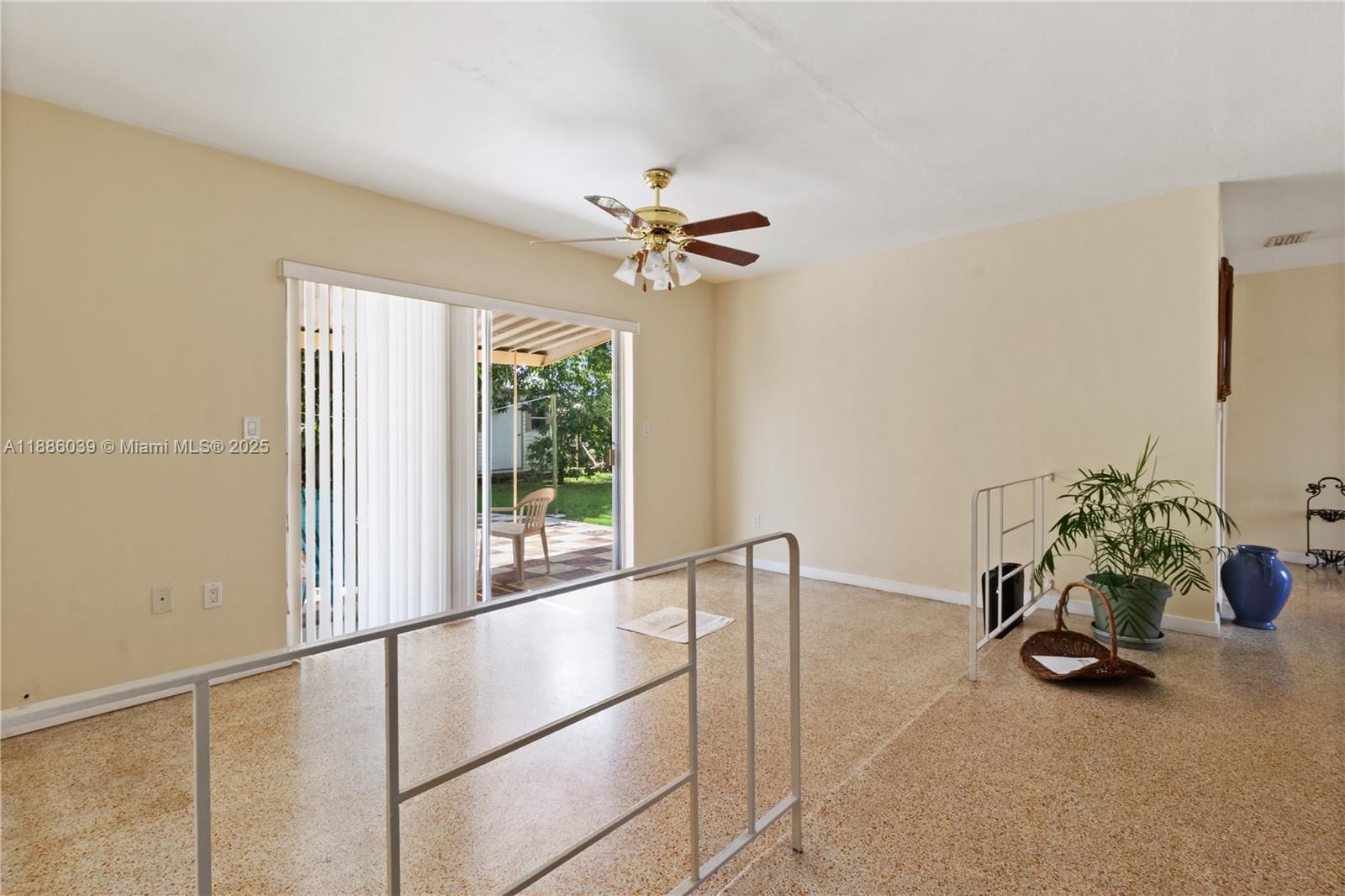 Real estate property located at 8220 12th Ter, Miami-dade, Fontainebleau Gardens 1st, Miami, FL