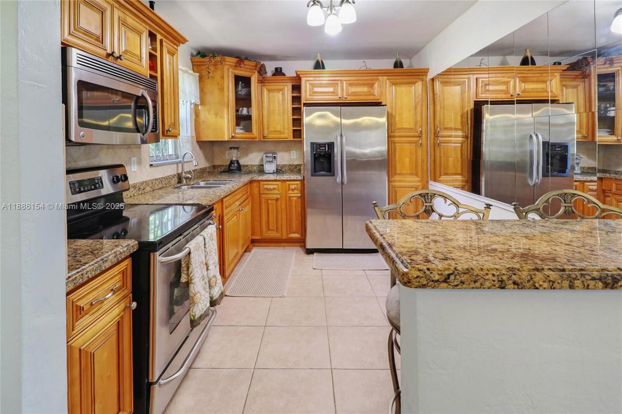 Real estate property located at 195 121st Ter, Miami-dade, Breezeswept Estates, North Miami, FL
