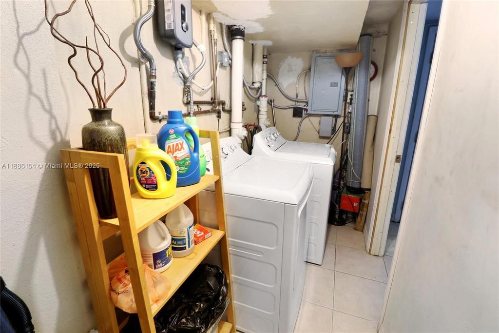 Real estate property located at 195 121st Ter, Miami-dade, Breezeswept Estates, North Miami, FL