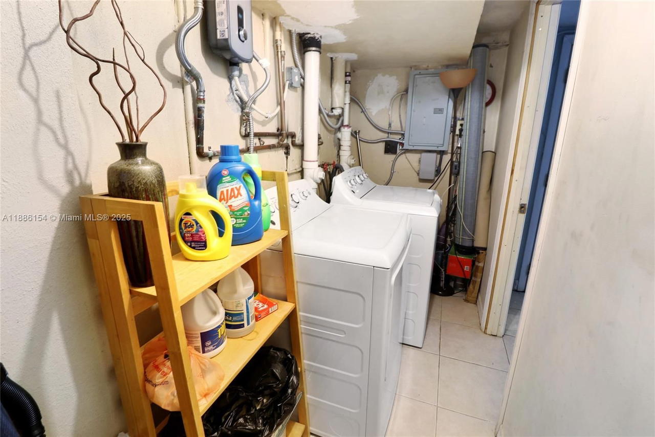 Real estate property located at 195 121st Ter, Miami-dade, Breezeswept Estates, North Miami, FL