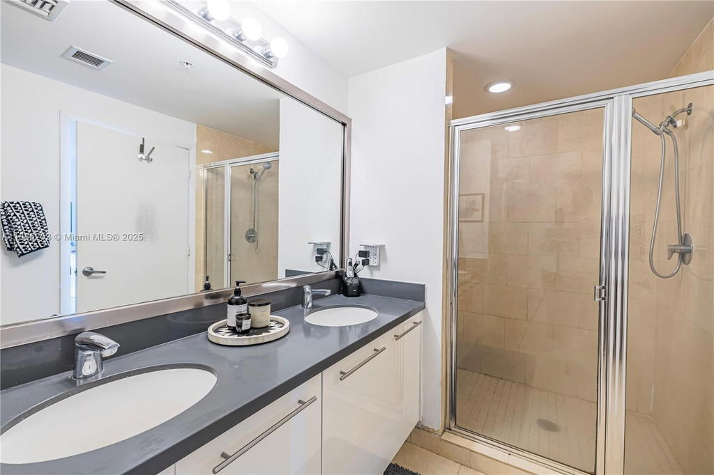 Real estate property located at 90 3rd St #3705, Miami-dade, Ivy Condo, Miami, FL