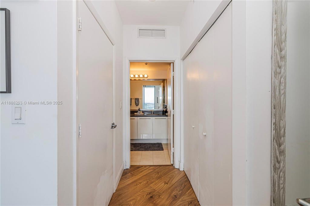 Real estate property located at 90 3rd St #3705, Miami-dade, Ivy Condo, Miami, FL