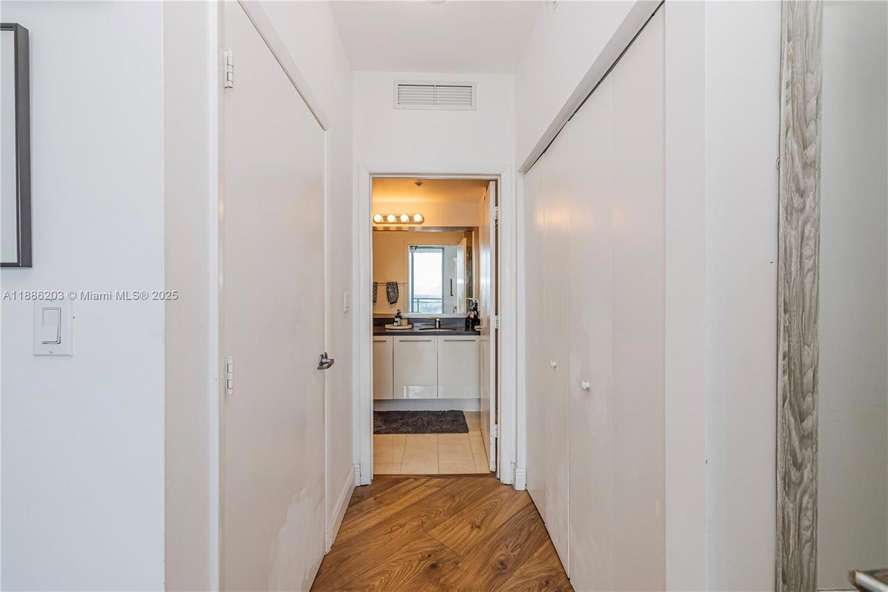 Real estate property located at 90 3rd St #3705, Miami-dade, Ivy Condo, Miami, FL