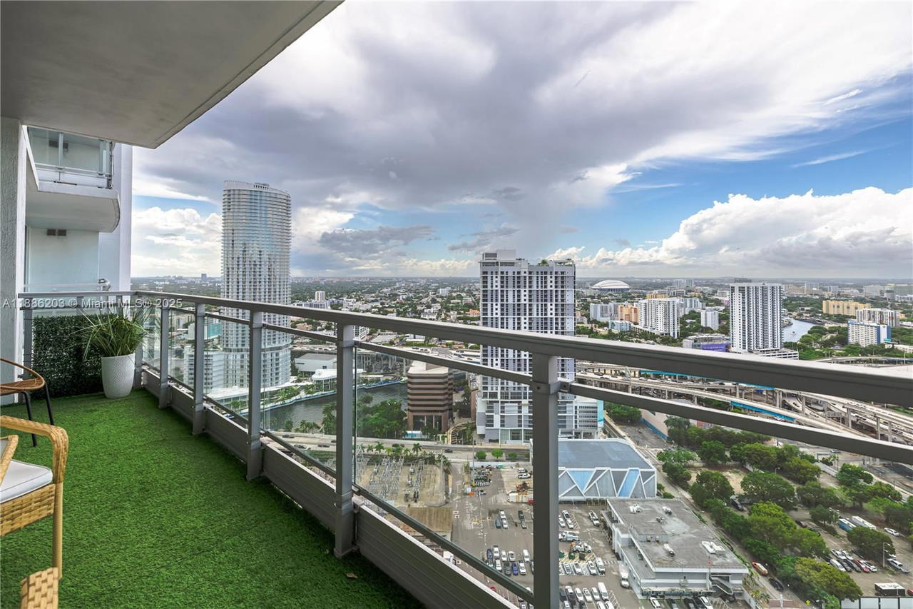 Real estate property located at 90 3rd St #3705, Miami-dade, Ivy Condo, Miami, FL